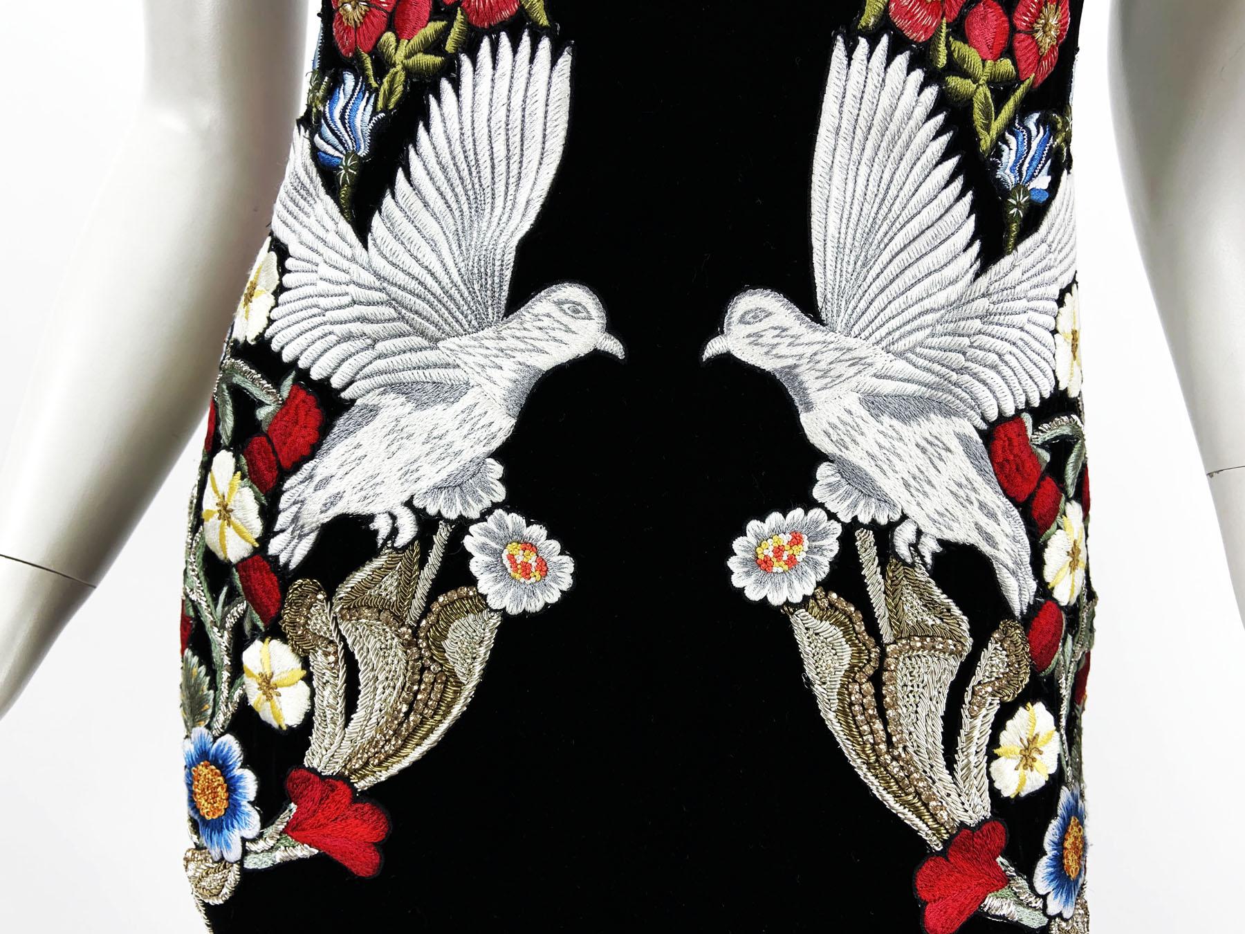 Alexander McQueen - Robe corset en mousseline de velours noir avec broderie médiévale 42 en vente 3