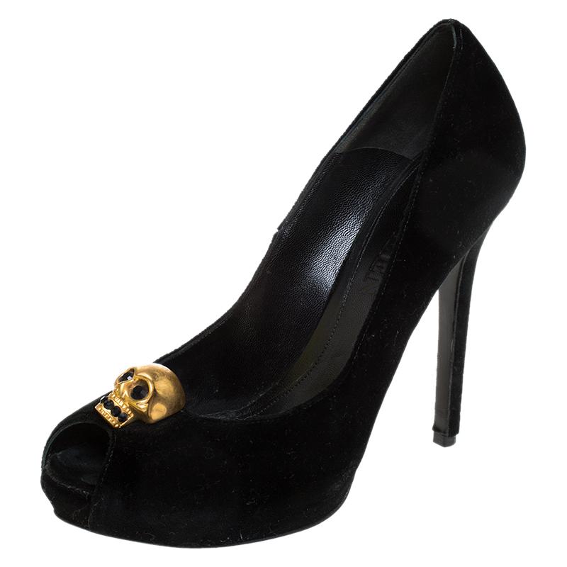 If you are someone who has a love for things that are edgy and unique, then Alexander McQueen's designs are perfect for you. These McQueen pumps are anything but dull. Luxuriously crafted from velvet, they feature gold-tone skull motifs over the