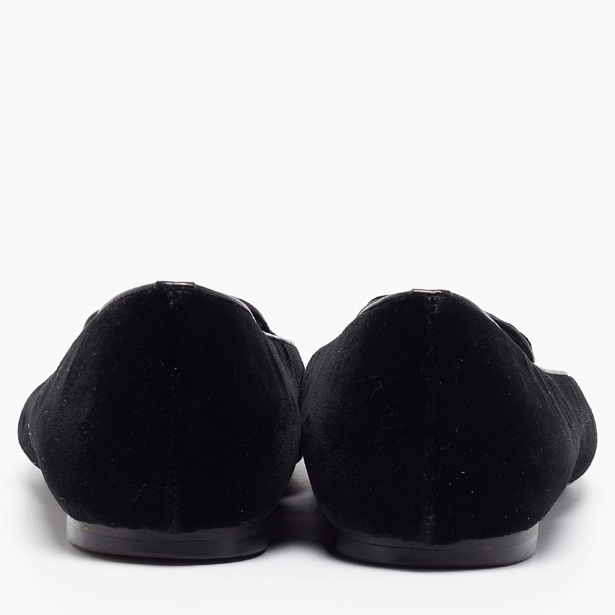 De las mujeres Alexander McQueen Zapatillas de fumar de terciopelo negro con calavera bordada Talla 36
