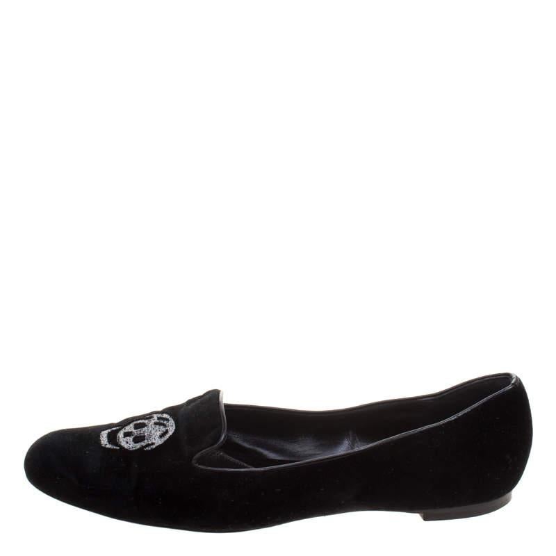 Alexander McQueen Black Velvet Skull Embroidered Smoking Slippers Size 38.5 In Good Condition For Sale In Dubai, Al Qouz 2