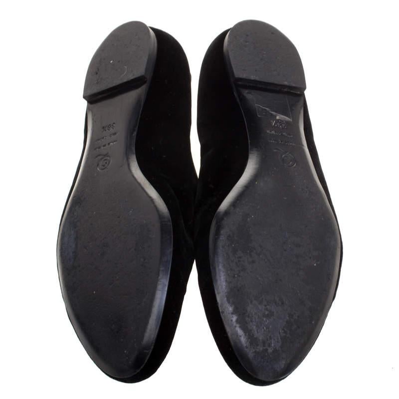 Alexander McQueen Chaussons de smoking brodés d'une tête de mort en velours noir Taille 38.5 1
