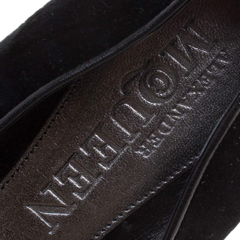 Alexander McQueen Chaussons de smoking brodés d'une tête de mort en velours noir Taille 38.5 2