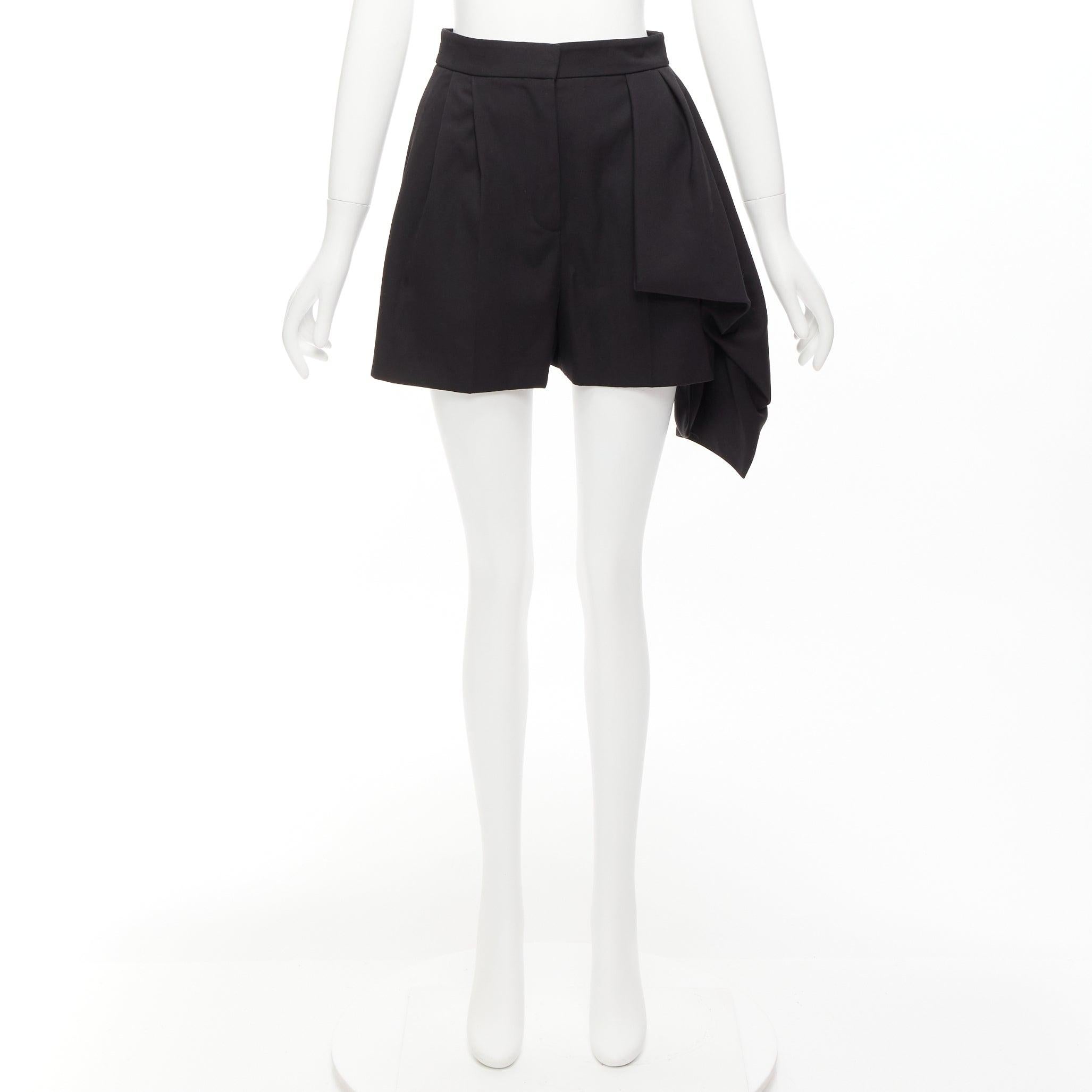 ALEXANDER MCQUEEN Short large asymétrique en laine vierge noire cascade IT38 XS en vente 4