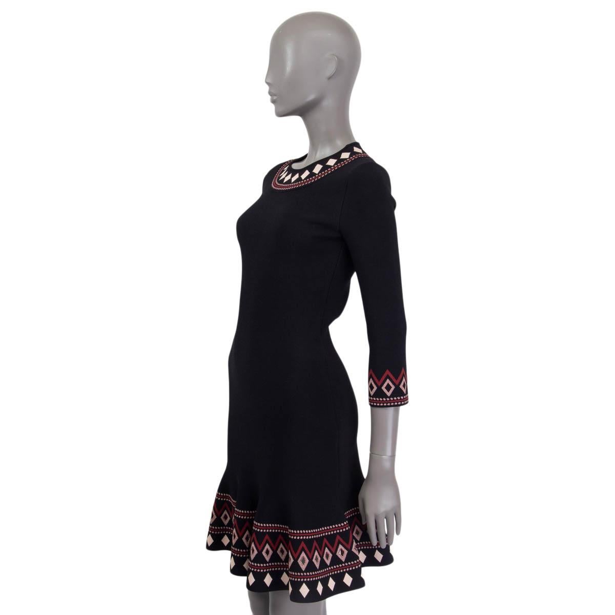 ALEXANDER MCQUEEN black viscose 2016 GEOMETRIC JACQUARD KNIT Dress S In Excellent Condition For Sale In Zürich, CH