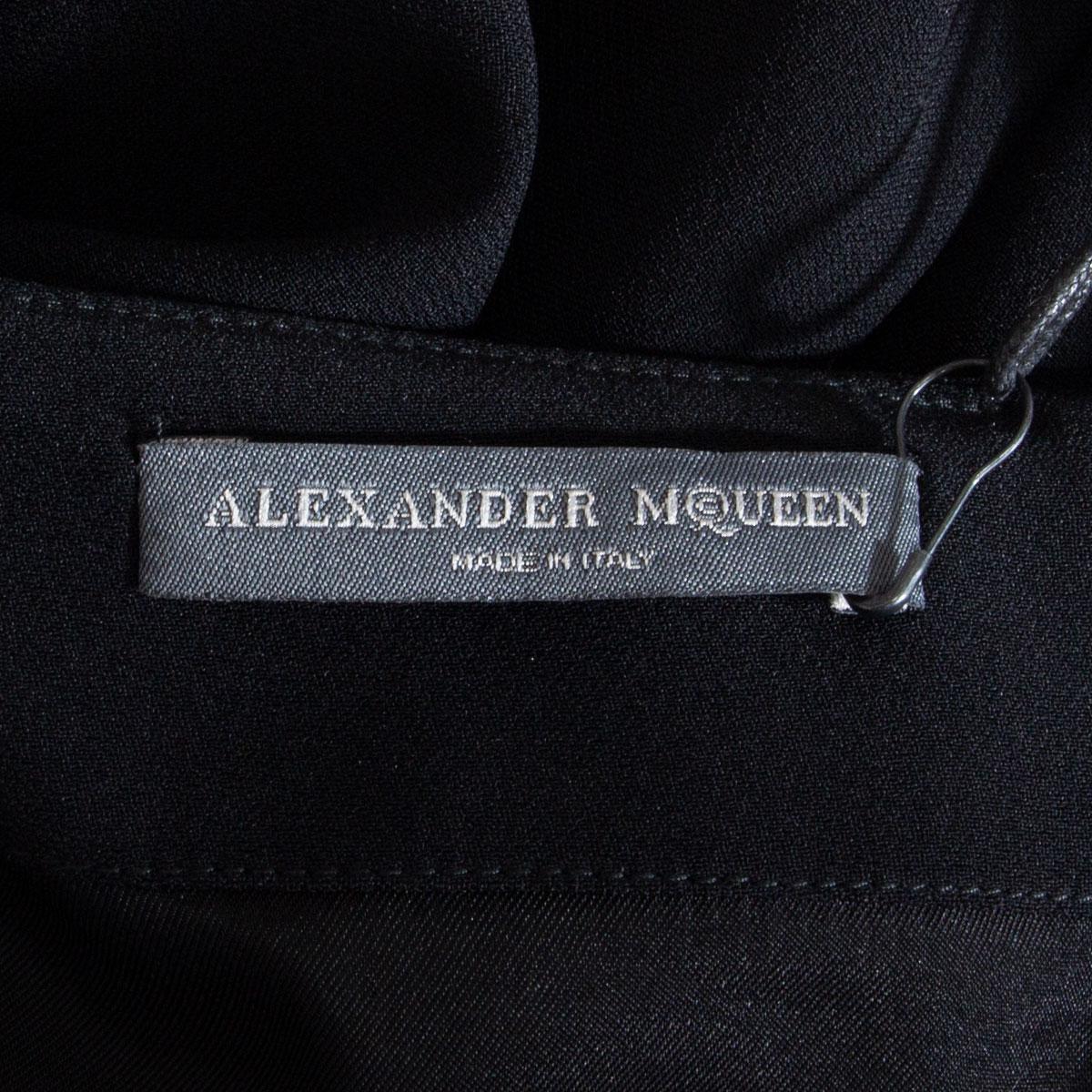 ALEXANDER MCQUEEN - Robe midi drapée en viscose noire ornée de cristaux 44 L en vente 1