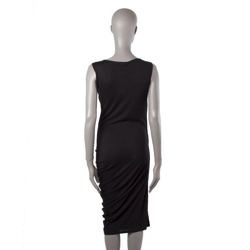 Alexander McQueen knit dress in black viscose (80%), cashmere (10%), and silk (10%). With cowl V-neck and one draped side. Unlined. Has been worn and is in excellent condition.

Tag Size M
Size M
Shoulder Width 42cm (16.4in)
Bust 84cm (32.8in) to