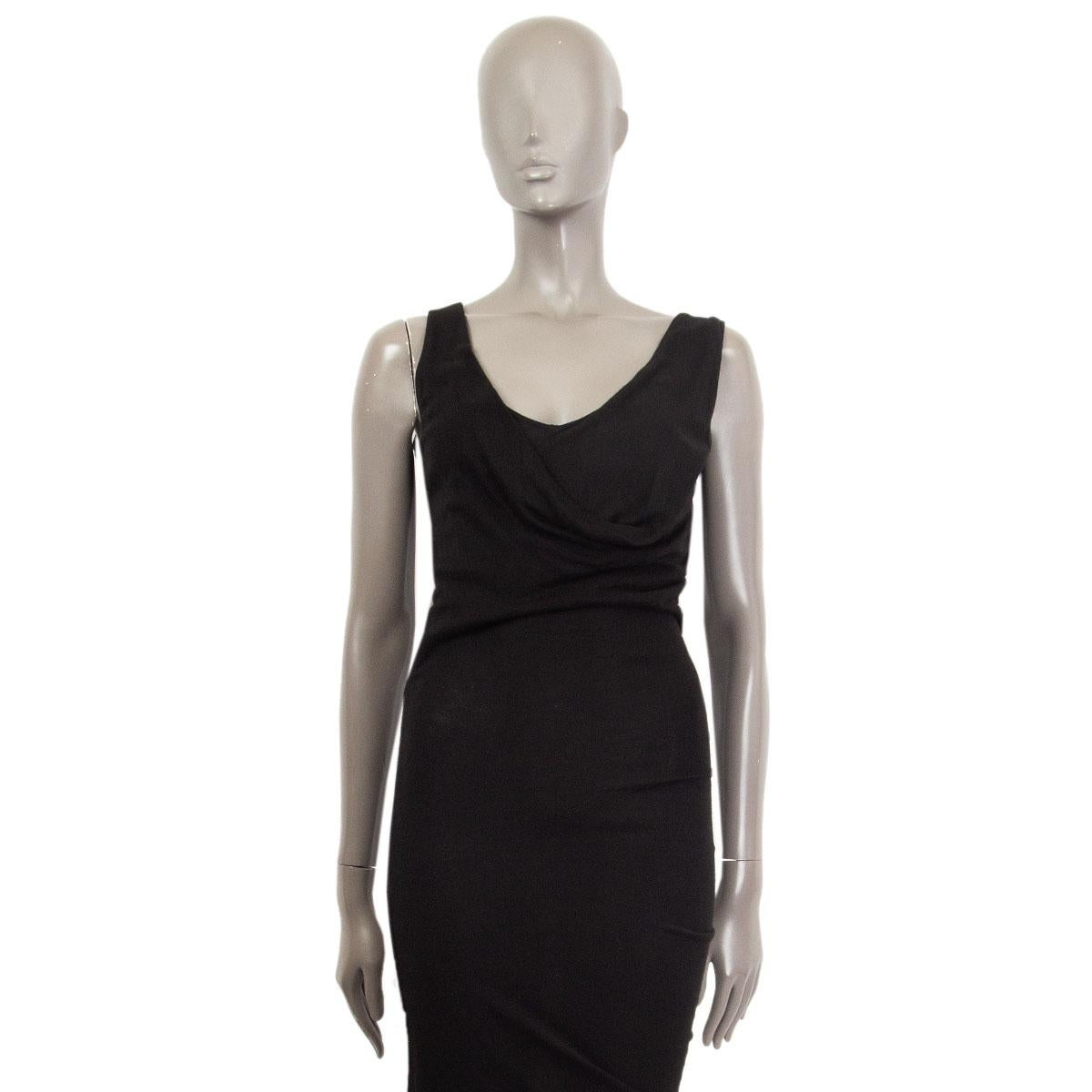 100% authentic Alexander McQueen sleeveless asymmetrical knit dress in black viscose (80%), cashmere (10%) and silk (10%) with a deep décolleté and a drape on the front. Unlined. Has been worn and is in excellent condition.

Tag