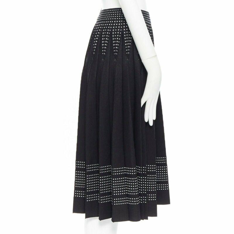 ALEXANDER MCQUEEN black white dot jacquard knit pleated flare midi skirt IT42 M In Good Condition For Sale In Hong Kong, NT