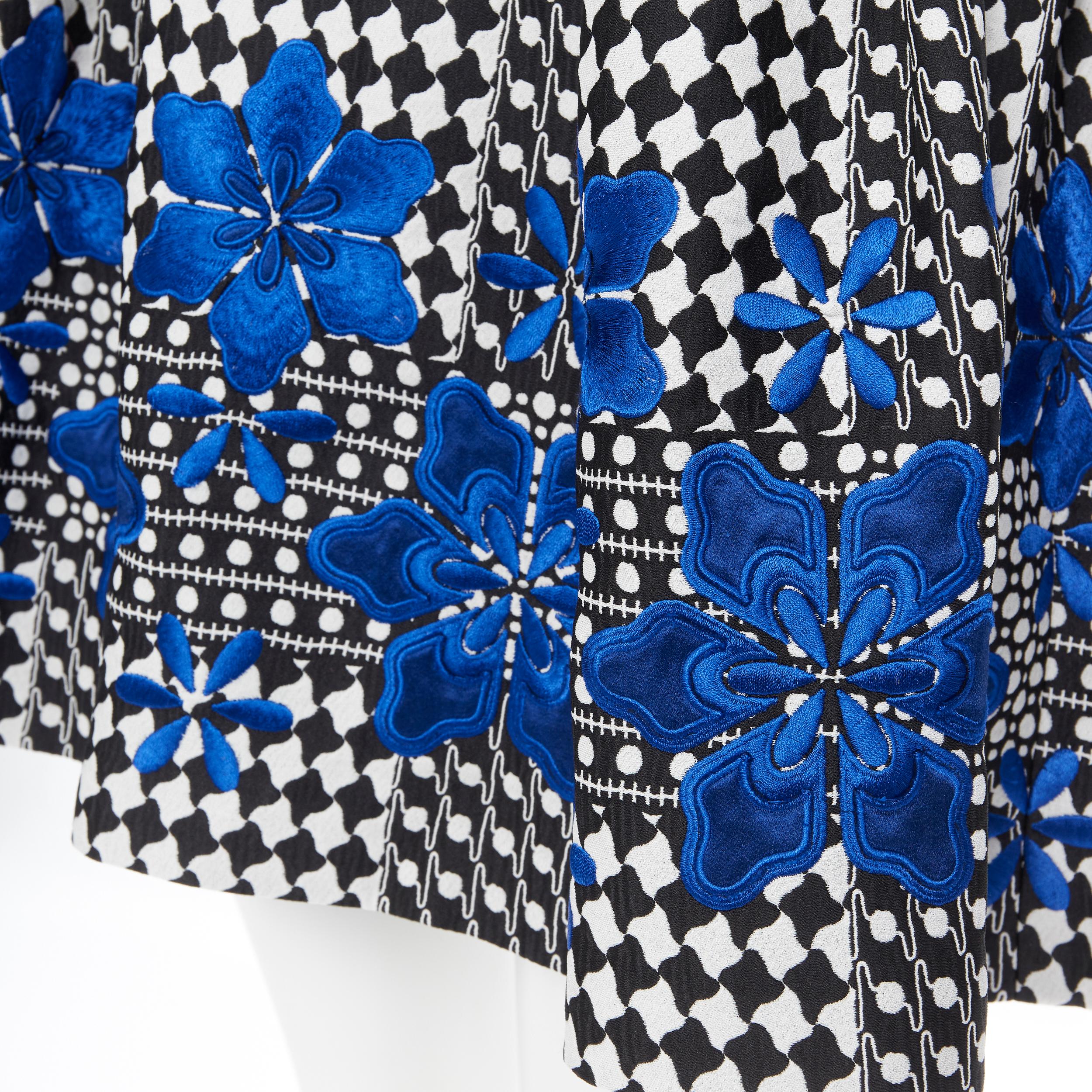 ALEXANDER MCQUEEN black white geometric blue floral embroidery fit flare dress S
Brand: Alexander McQueen
Model Name / Style: Cocktail dress
Material: Rayon, polyester
Color: Black, white
Pattern: Geometric
Closure: Zip
Extra Detail: Blue floral