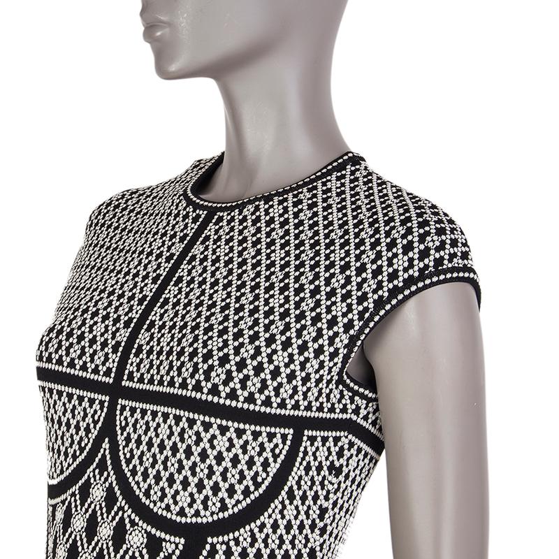 Alexander McQueen jacquard-knit dress in black and white rayon (93%) and nylon (7%).. With crew neck, bustier color blocking, and pleated hemline. Unlined. Has been worn and is in excellent condition. 

Tag Size M
Size M
Bust 80cm (31.2in) to 100cm
