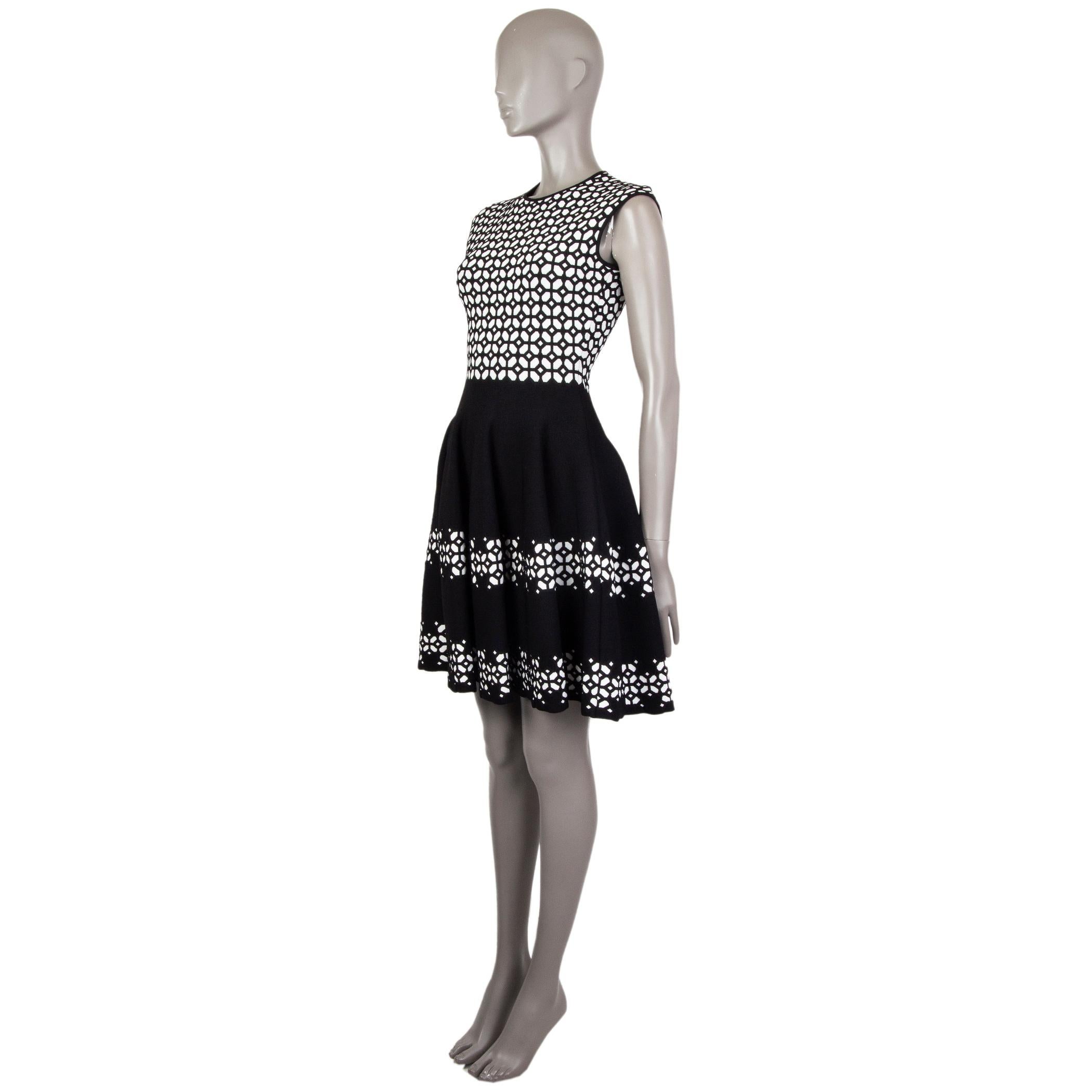Alexander McQueen sleeveless, jacquard-knit flared dress in black and white viscose blend (assumed as tag is missing). With round neck. Unlined. Has been worn and in excellent condition.

Tag Size Missing Size
Size S
Shoulder Width 45cm