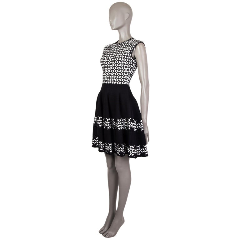 ALEXANDER MCQUEEN black and white JACQUARD KNIT Dress S For Sale at 1stDibs