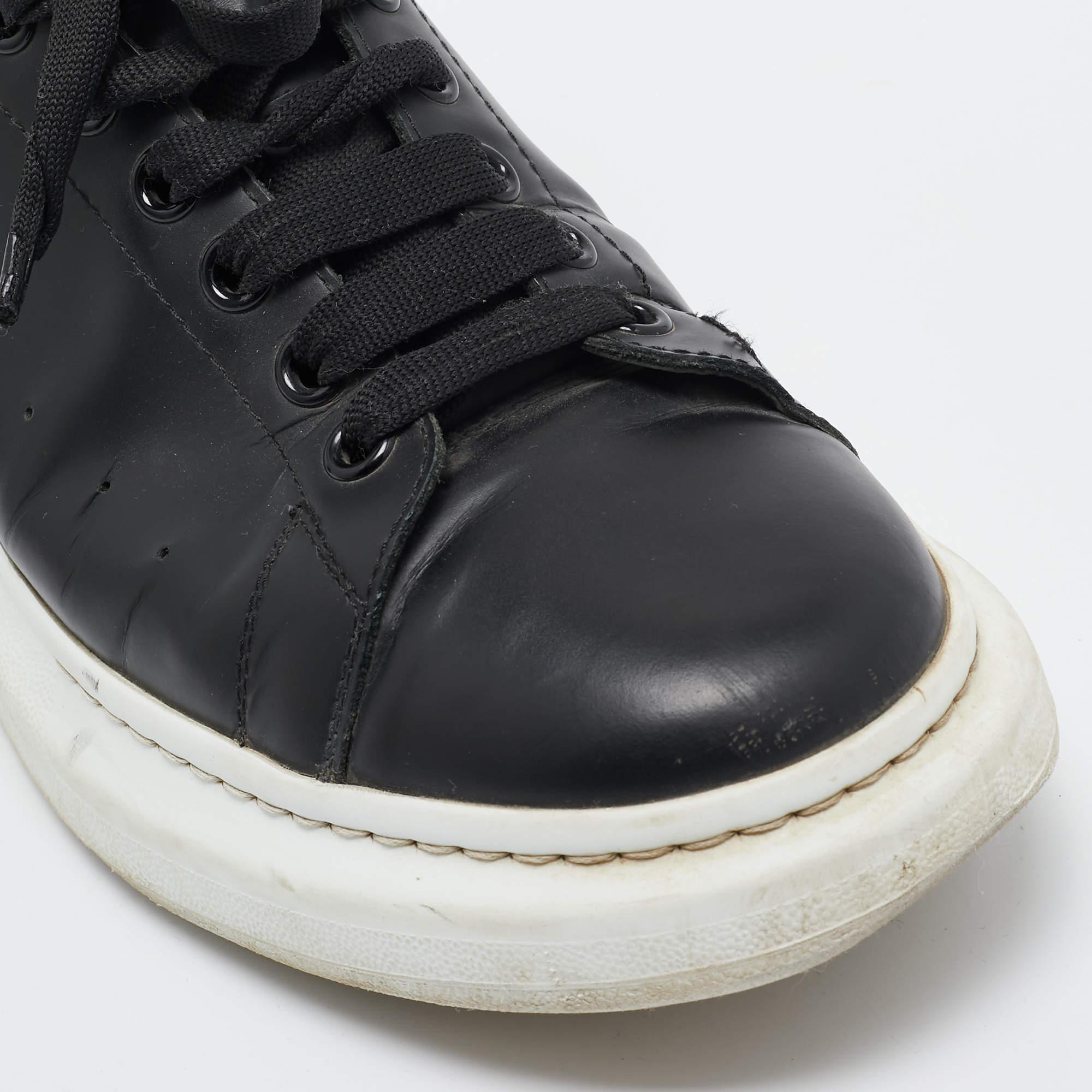 Alexander McQueen Schwarz/Weiß Leder Oversized Turnschuhe in Übergröße Größe 45 3