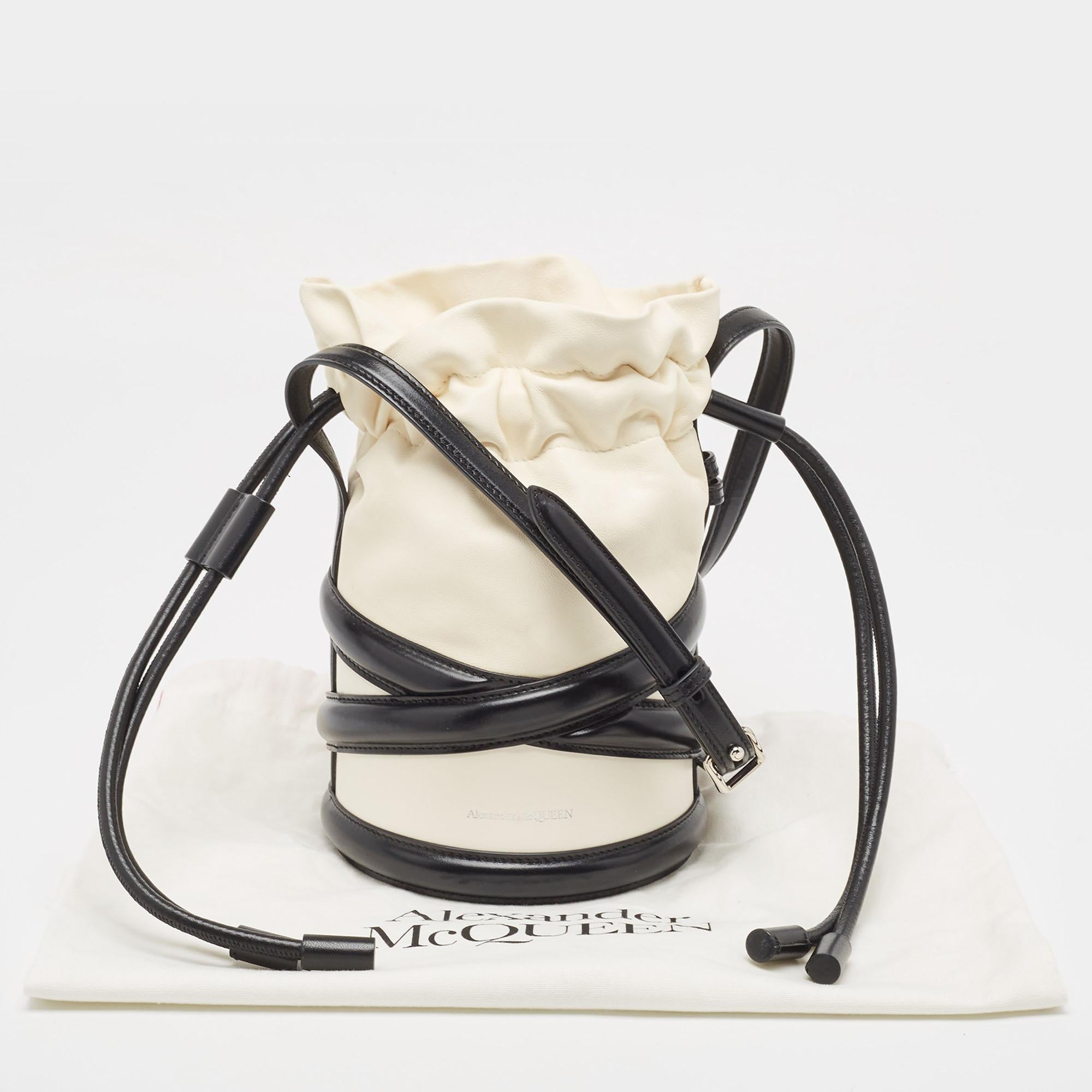 Alexander McQueen Black/White Leather The Soft Curve Bucket Bag For Sale 8