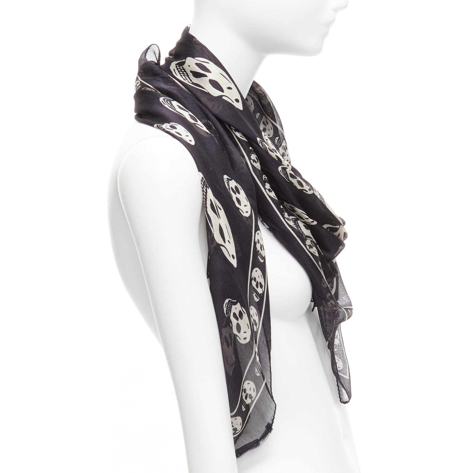 ALEXANDER MCQUEEN black white skull logo print 100% silk scarf In Excellent Condition For Sale In Hong Kong, NT