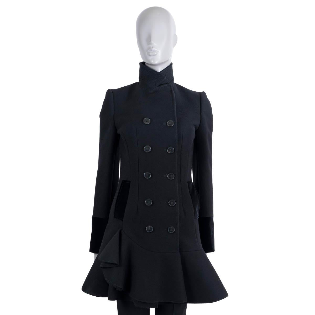 ALEXANDER MCQUEEN black wool 2015 DOUBLE BREASTED RUFFLED Coat Jacket 38 XS In Excellent Condition For Sale In Zürich, CH