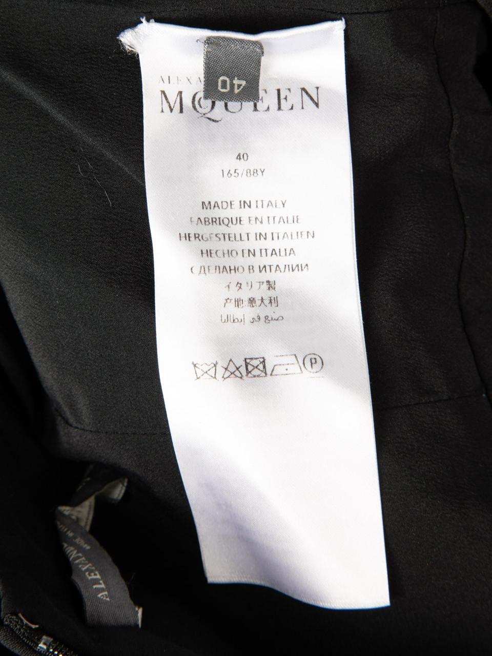 Alexander McQueen - Robe en laine noire avec ceinture - Taille S en vente 2