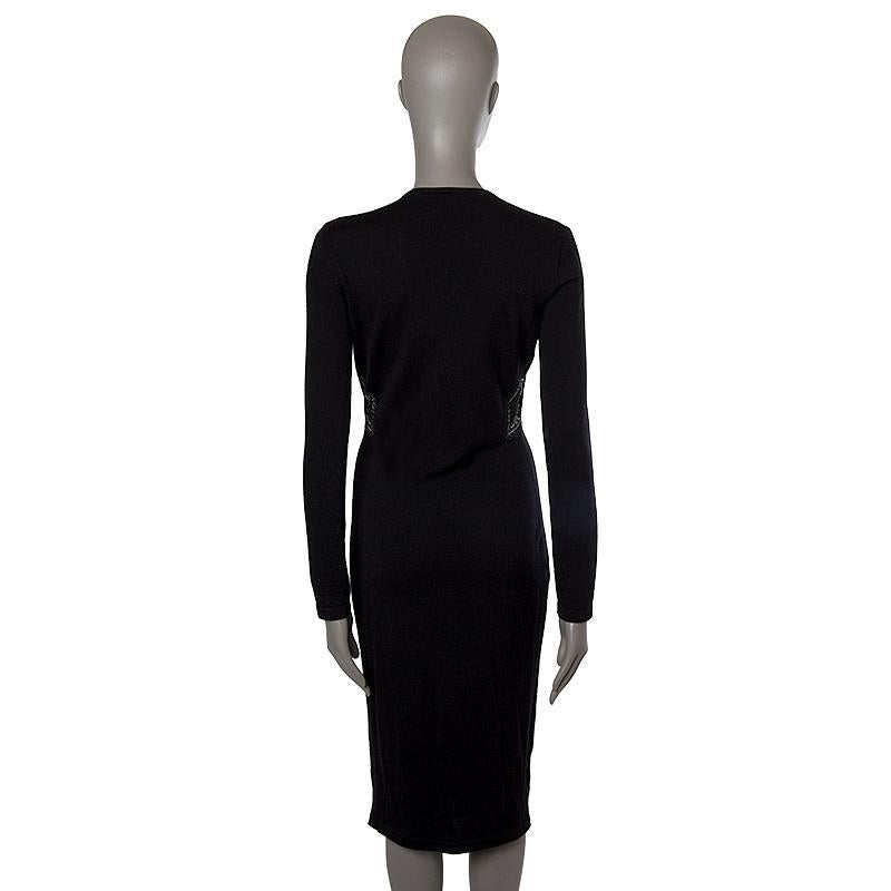Alexander McQueen cross long-sleeve knit dress in black and white wool (96%) and silk (4%). Unlined. Has been worn and is in excellent condition.

Tag Size M
Size M
Shoulder Width 39cm (15.2in)
Bust 84cm (32.8in) to 114cm (44.5in)
Waist 68cm