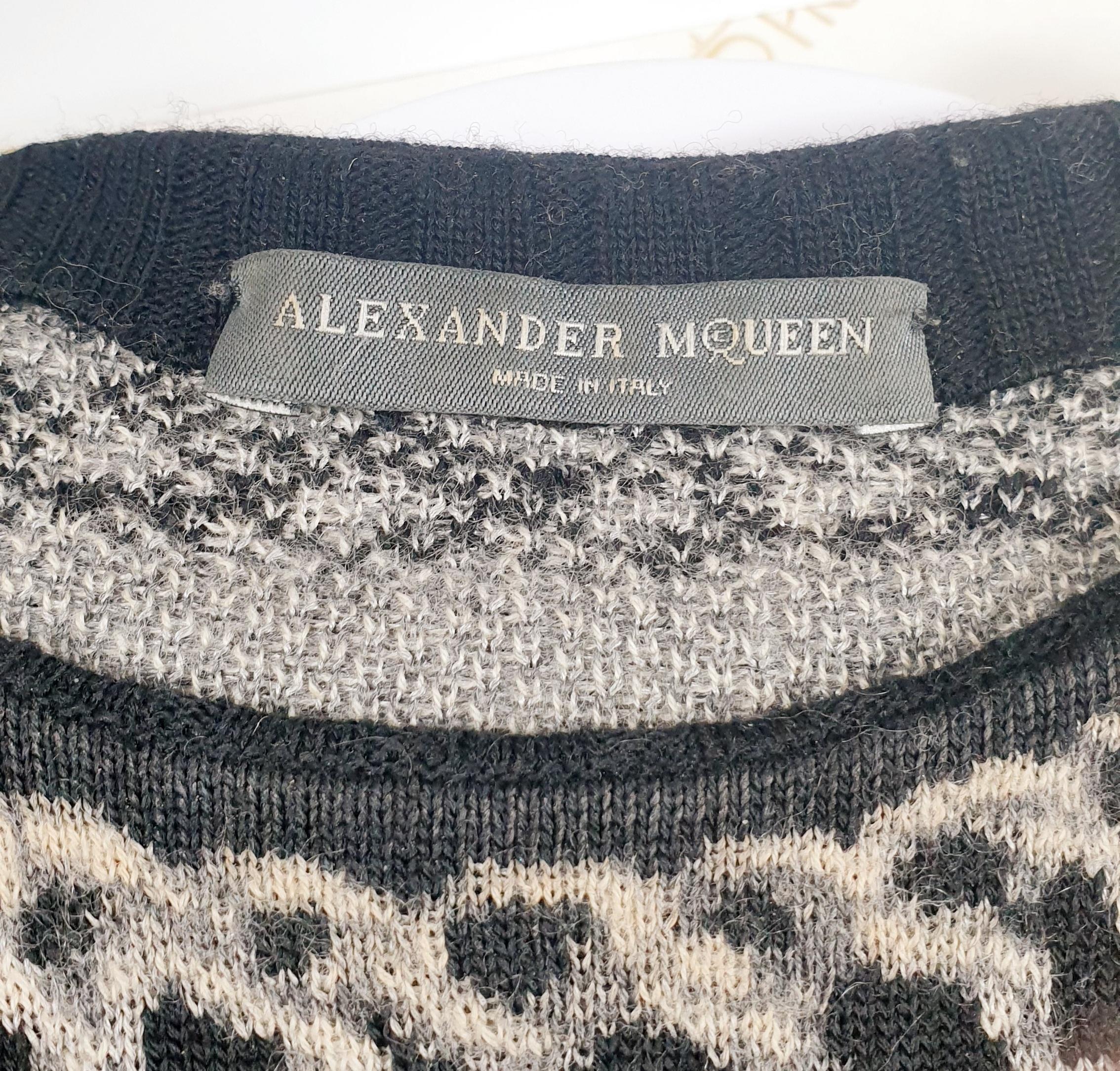 Alexander Mcqueen black Wool Midi Dress with jewel embroided chains In Good Condition For Sale In  Bilbao, ES