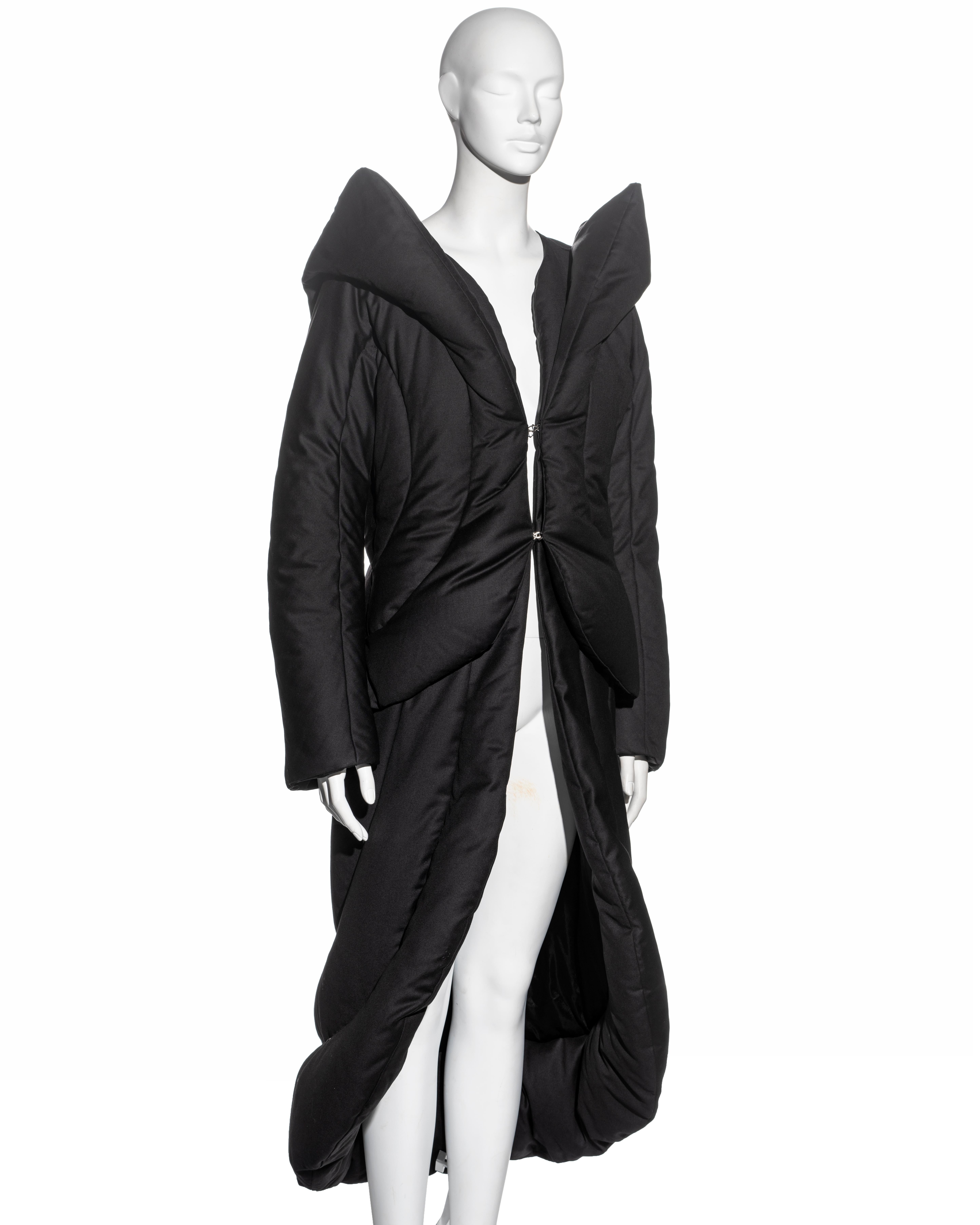 Manteau matelassé en laine noire, Alexander McQueen, fw 1999 Pour femmes en vente