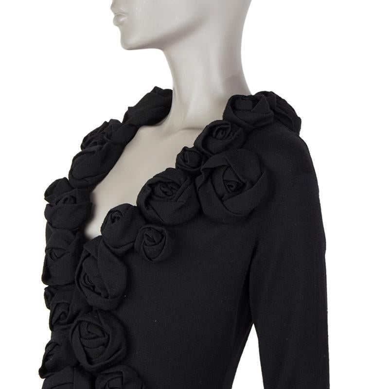 Alexander McQueen long-sleeve knit dress in black wool (100%). With v neck and fabric rose applications. Has been worn and is in excellent condition. 

Tag Size M
Size M
Shoulder Width 42cm (16.4in)
Bust 84cm (32.8in) to 108cm (42.1in)
Waist 64cm