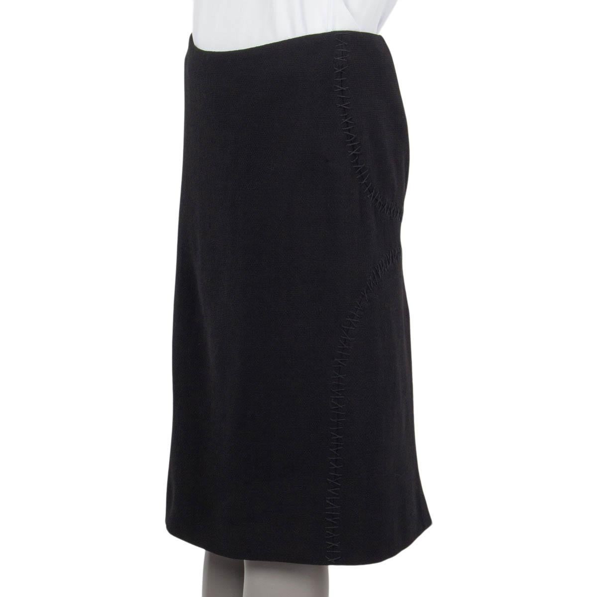 ALEXANDER MCQUEEN black wool STRAIGHT KNEE LENGTH Skirt 42 M In Fair Condition For Sale In Zürich, CH