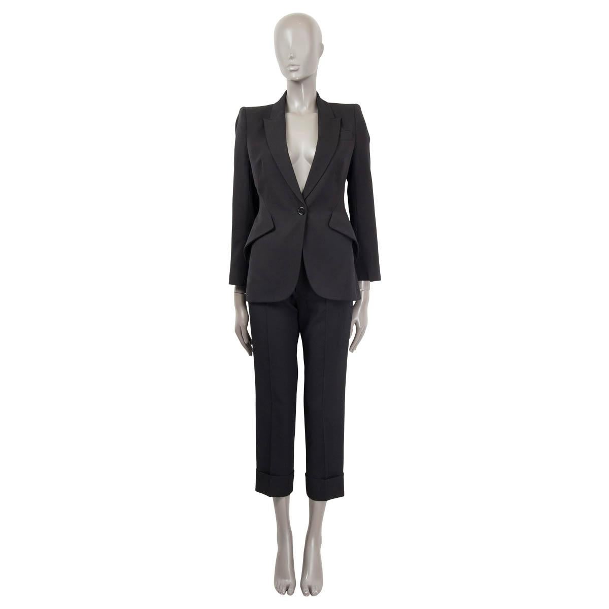100% authentic Alexander McQueen notch collar blazer in structured black virgin wool (100%). Features slits at the back, a chest pocket, two diagonal flap pockets in the front and a tailored cut. Opens with one black button on the front. Double