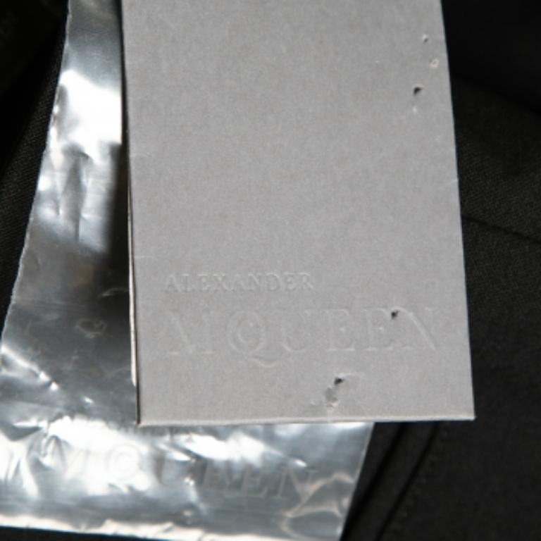 Alexander McQueen - Pantaloni con zip in lana nera - S in vendita 1