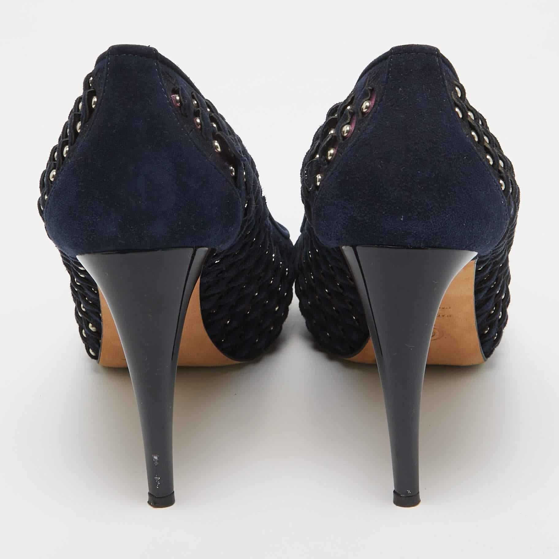 Women's Alexander McQueen Blue Laser Cut Suede & Studded Satin Round Toe Pumps Size 37.5 For Sale