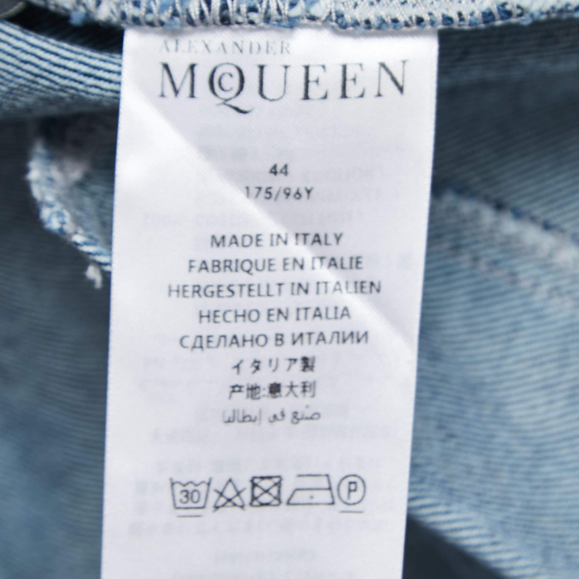 Infuse an extra dose of style into your outfit with this highly fashionable jacket. Tailored from quality materials, it embodies a contemporary vibe and is filled with functional characteristics.

