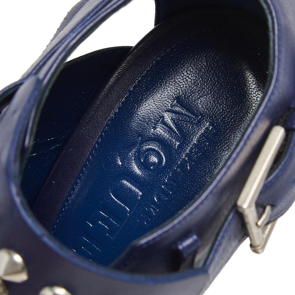 Alexander McQueen Blue Leather Stud Embellished Buckle Detail Sandals Size 40 In Excellent Condition In Dubai, Al Qouz 2