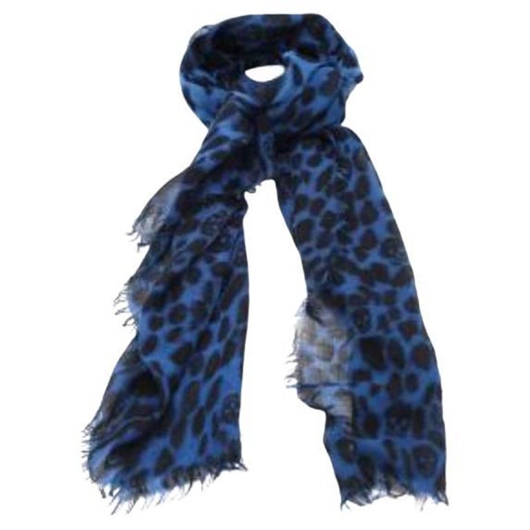 Foulard à tête de mort en léopard bleu Alexander McQueen En vente sur  1stDibs