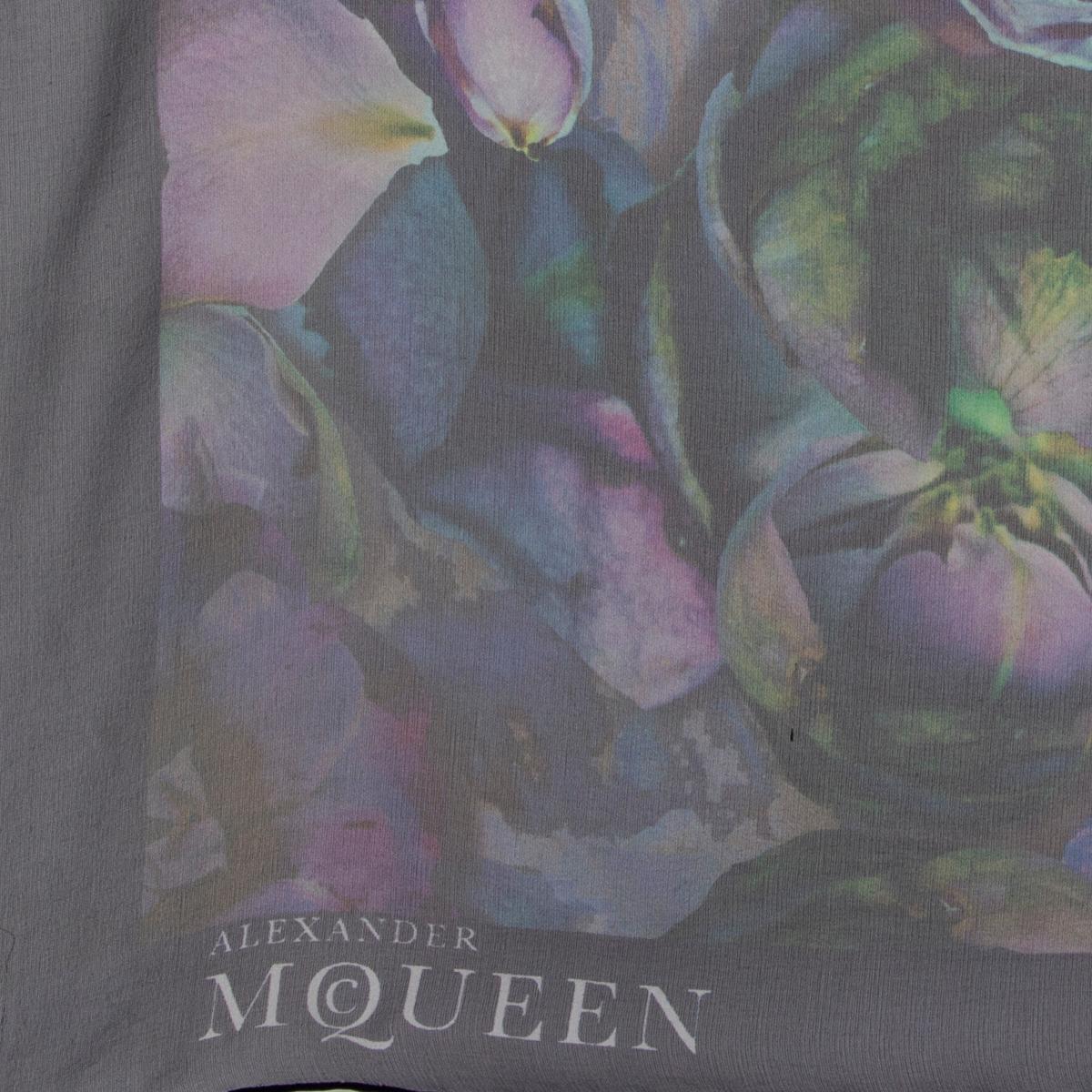 Alexander McQueen rose print chiffon scarf in purple silk (100%) with pink, blue and green details. Has been worn and is in excellent condition.

Width 138cm (53.8in)
Length 138cm (53.8in)