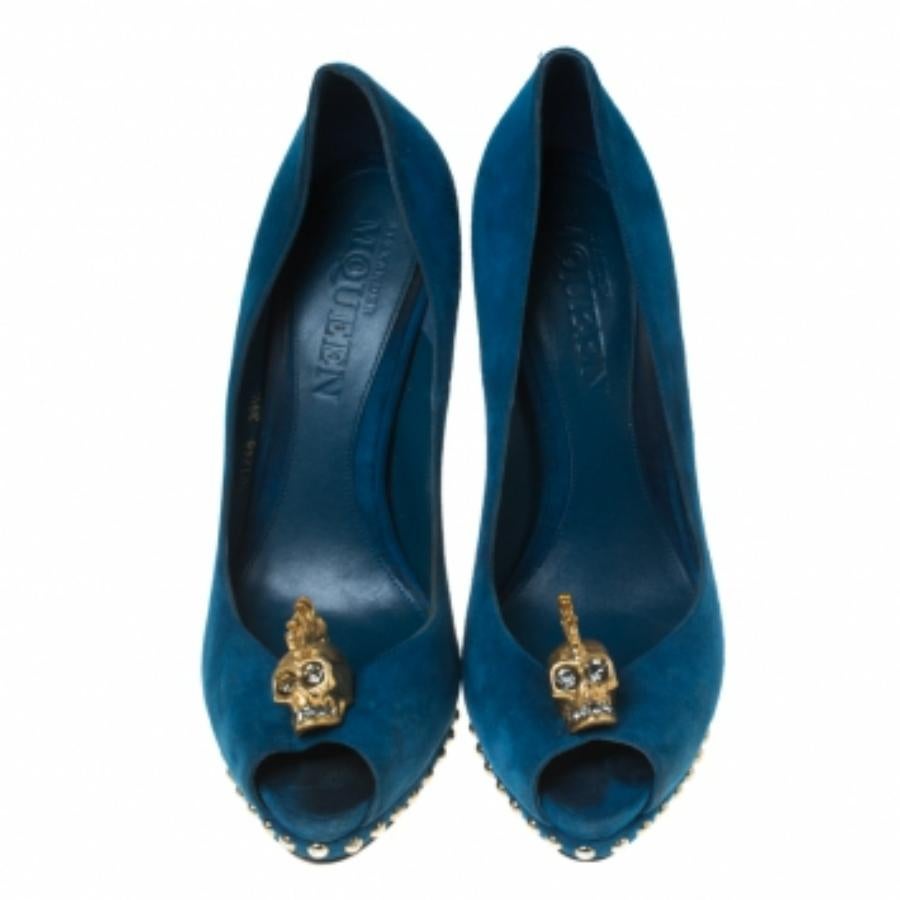 Alexander McQueen Bleu Suede Crystal Skull Peep Toe Platform Pumps Size 39.5 Pour femmes en vente