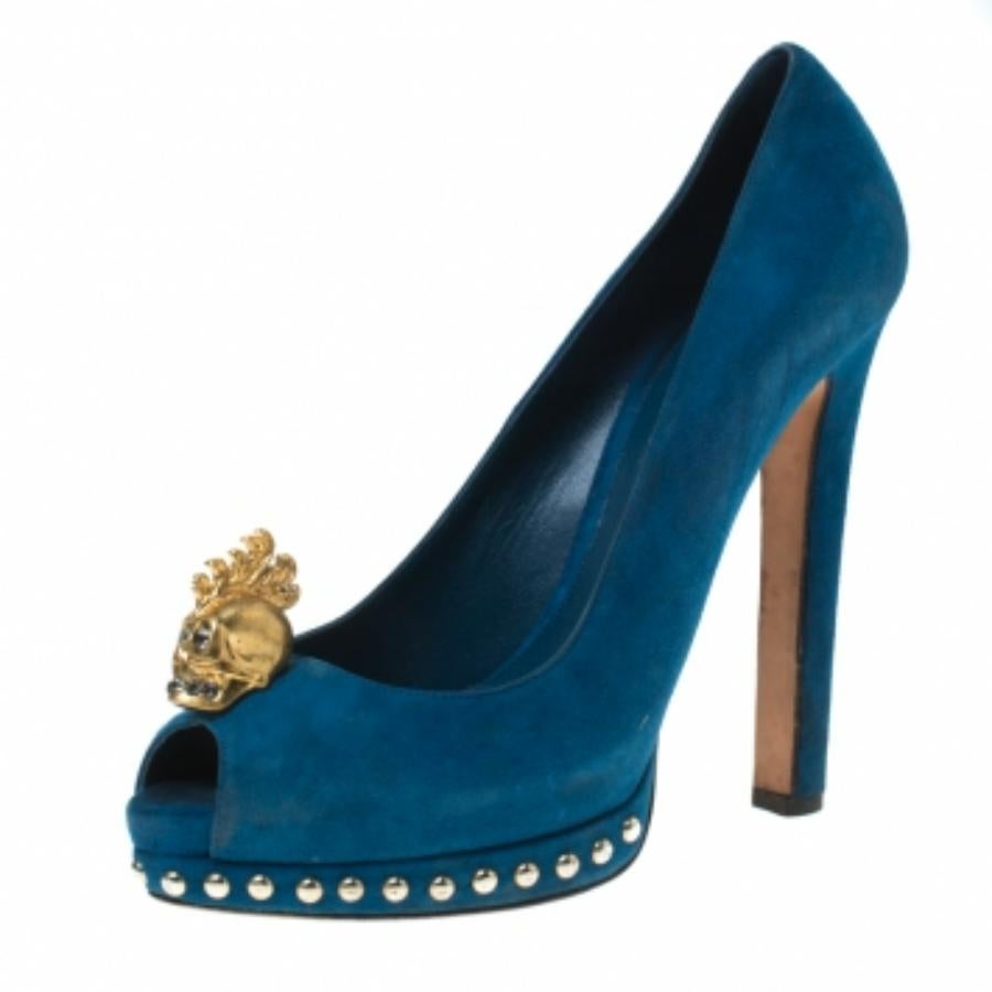 Alexander McQueen Bleu Suede Crystal Skull Peep Toe Platform Pumps Size 39.5 en vente 2
