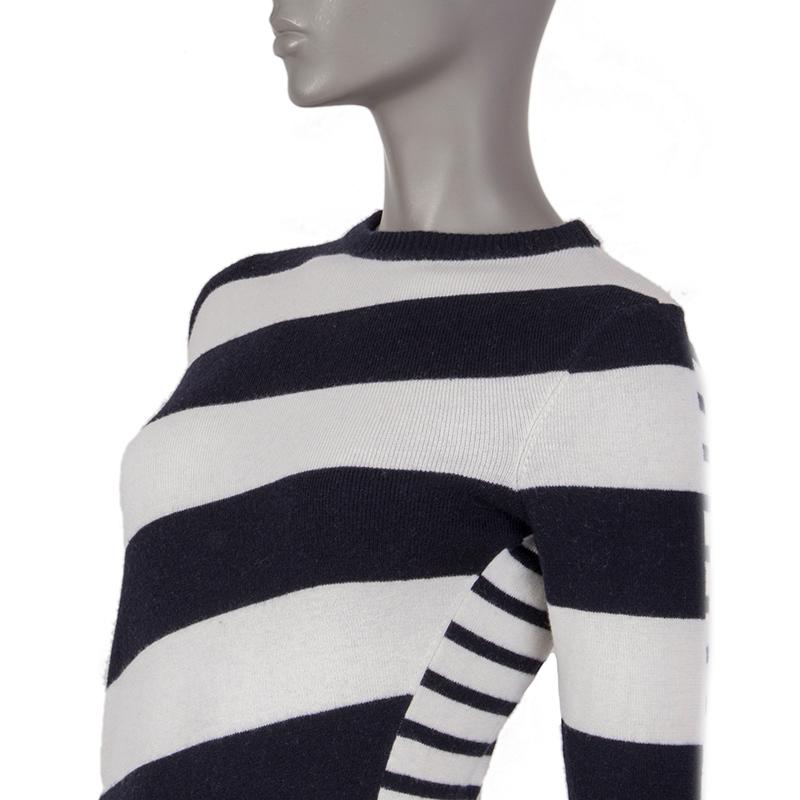 Alexander McQueen striped sweater in off-white and midnight blue wool (100%) with an asymmetric hemline. Unlined. Has been worn and is in excellent condition.

Tag Size XS
Size XS
Shoulder Width 37cm (14.4in)
Bust 74cm (28.9in) to 88cm