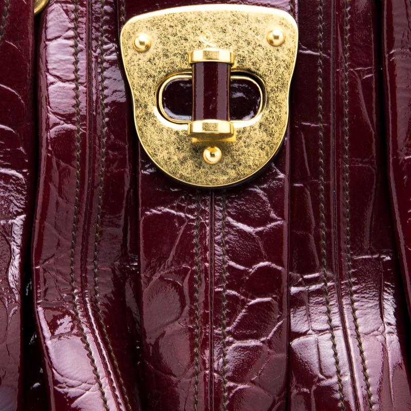 Alexander Mcqueen Bordeaux Croc Embossed Patent Leather Elvie Satchel In Good Condition In Dubai, Al Qouz 2