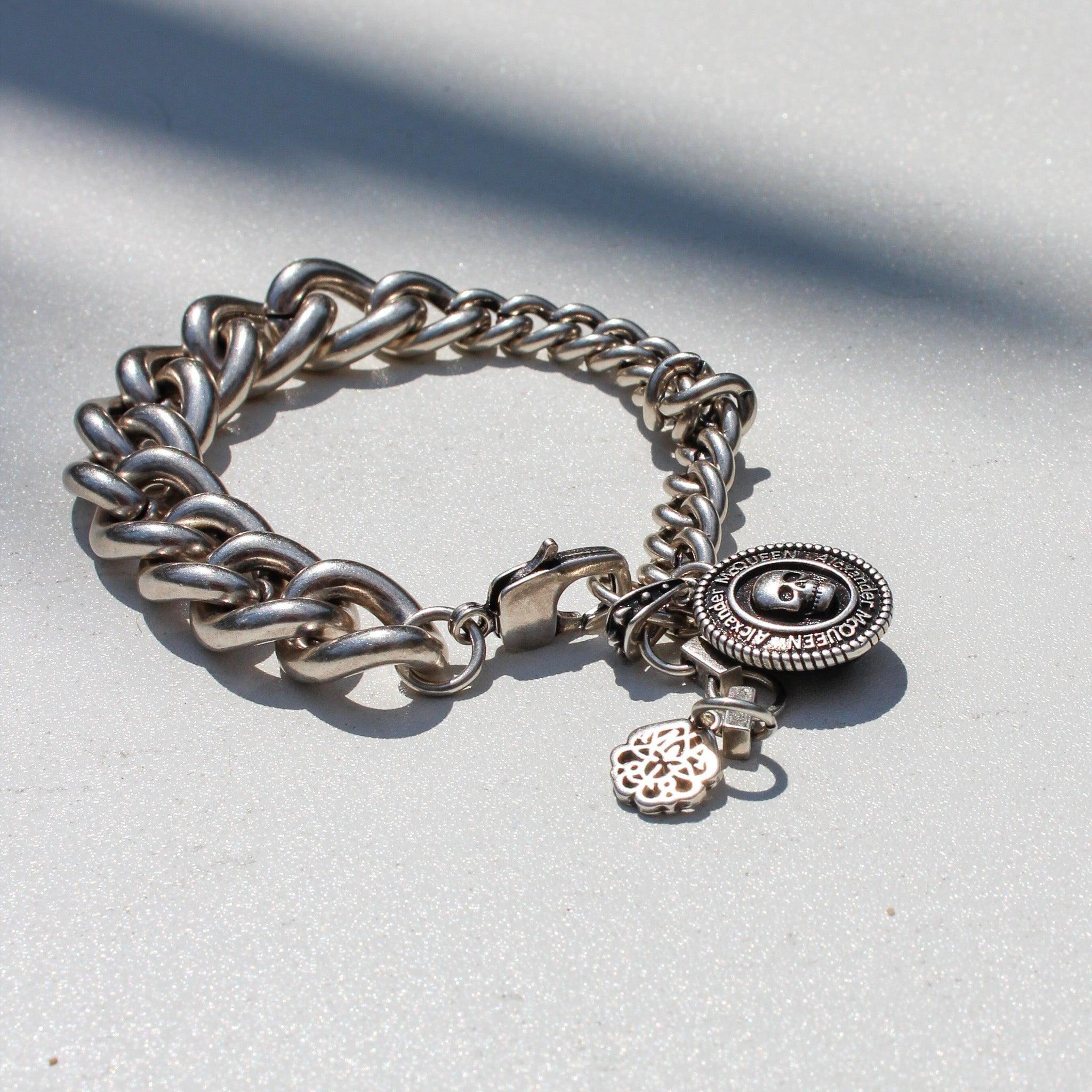 
Alexander McQueen Bracelet 
 

Channel your inner rebel with this pre-loved Alexander McQueen bracelet. Crafted with meticulous attention to detail, this bracelet features a striking silver plated twisted curb chain and a gothic skull charm that