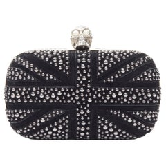Alexander McQueen Britannia in pelle scamosciata nera, argento, borchie punk, teschio perla, pochette con scatola