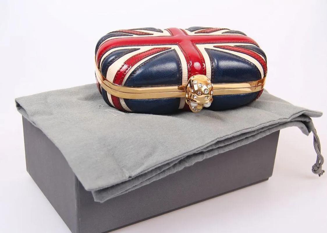 Alexander McQueen
Disegno della bandiera britannica

Pochette in pelle
Hardware in tonalità oro
Elementi in vernice

Prodotto in Italia

  

Usato. Buone condizioni! 

garanzia 100% autentica 

       VISITATE IL NOSTRO NEGOZIO PER ALTRI FANTASTICI