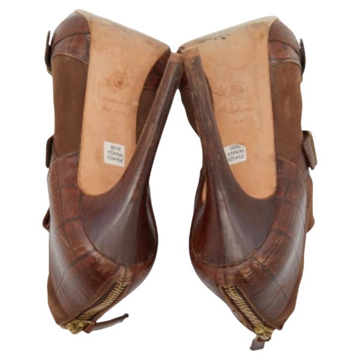 Alexander McQueen Botas al tobillo de piel marrón con hebilla talla 39 en venta 3
