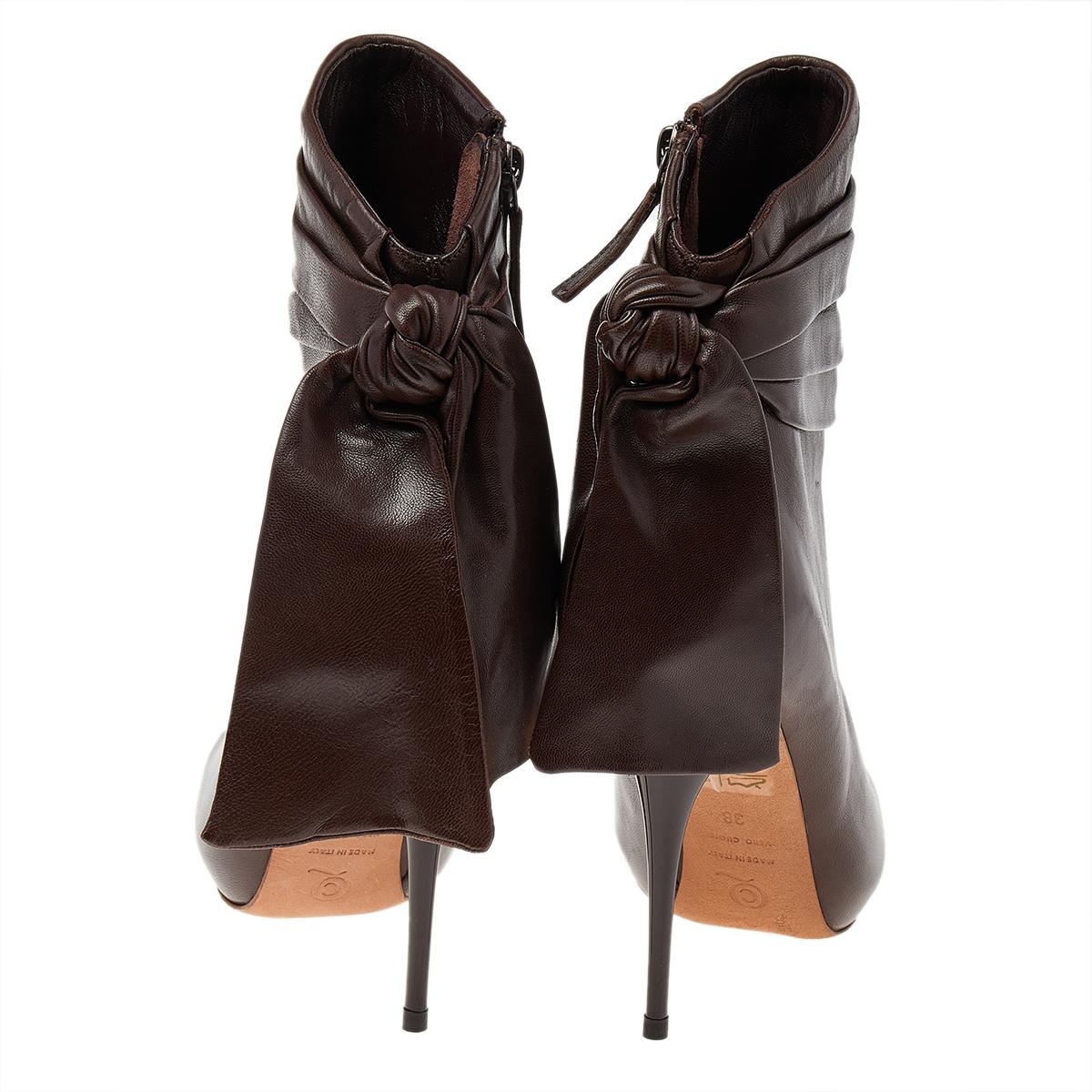 Alexander McQueen Brown Leather Knotted Ankle Boots Size 38 In Excellent Condition In Dubai, Al Qouz 2