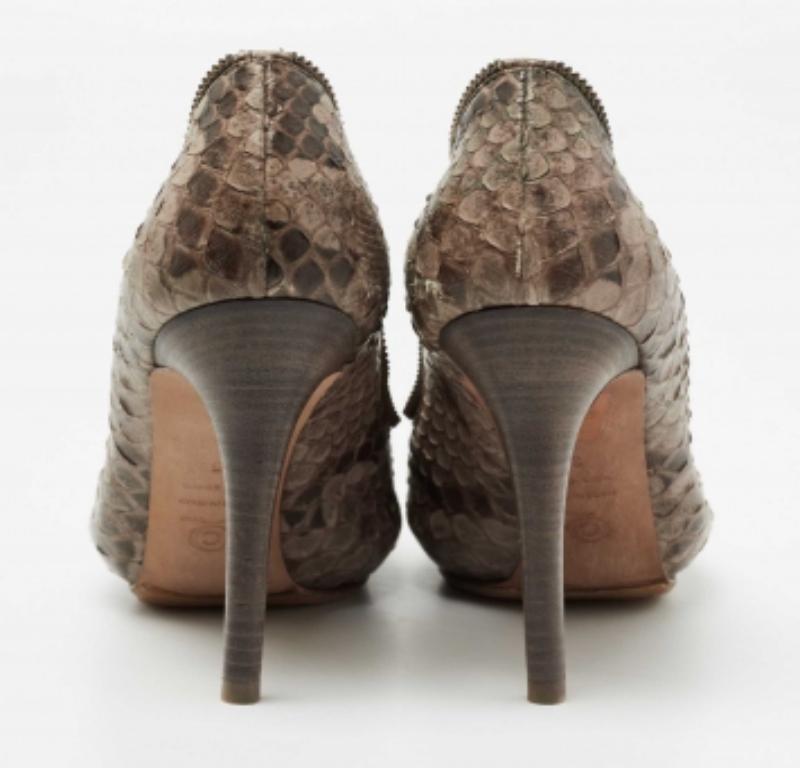De las mujeres Alexander McQueen Bombas de piel de pitón marrón talla 36 en venta