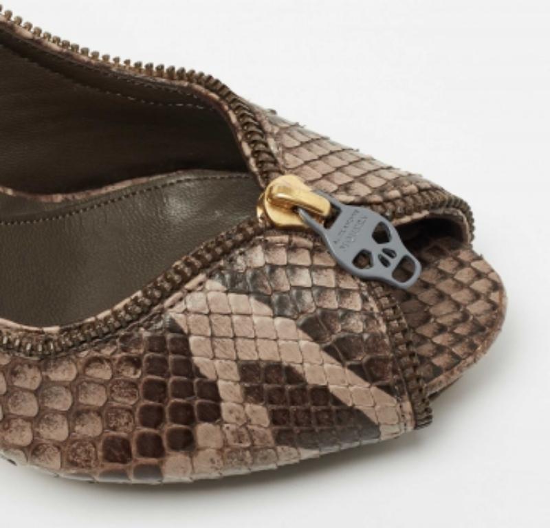 Alexander McQueen Bombas de piel de pitón marrón talla 36 en venta 2