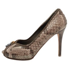 Alexander McQueen Bombas de piel de pitón marrón talla 36