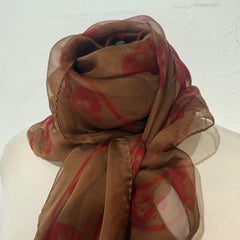 Sciarpa marrone con teschio di Alexander McQueen