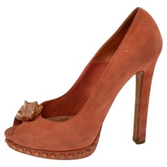 Alexander McQueen Pumps Peep Toe in pelle scamosciata marrone impreziosita da teschi misura 38