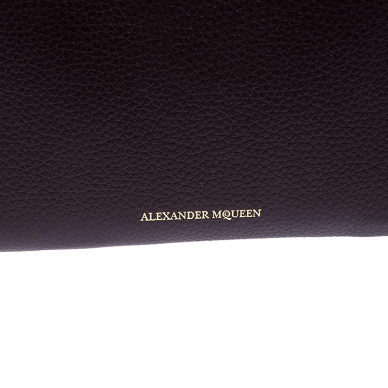 Alexander McQueen Burgundy Leather Zip Around Compact Wallet In New Condition In Dubai, Al Qouz 2