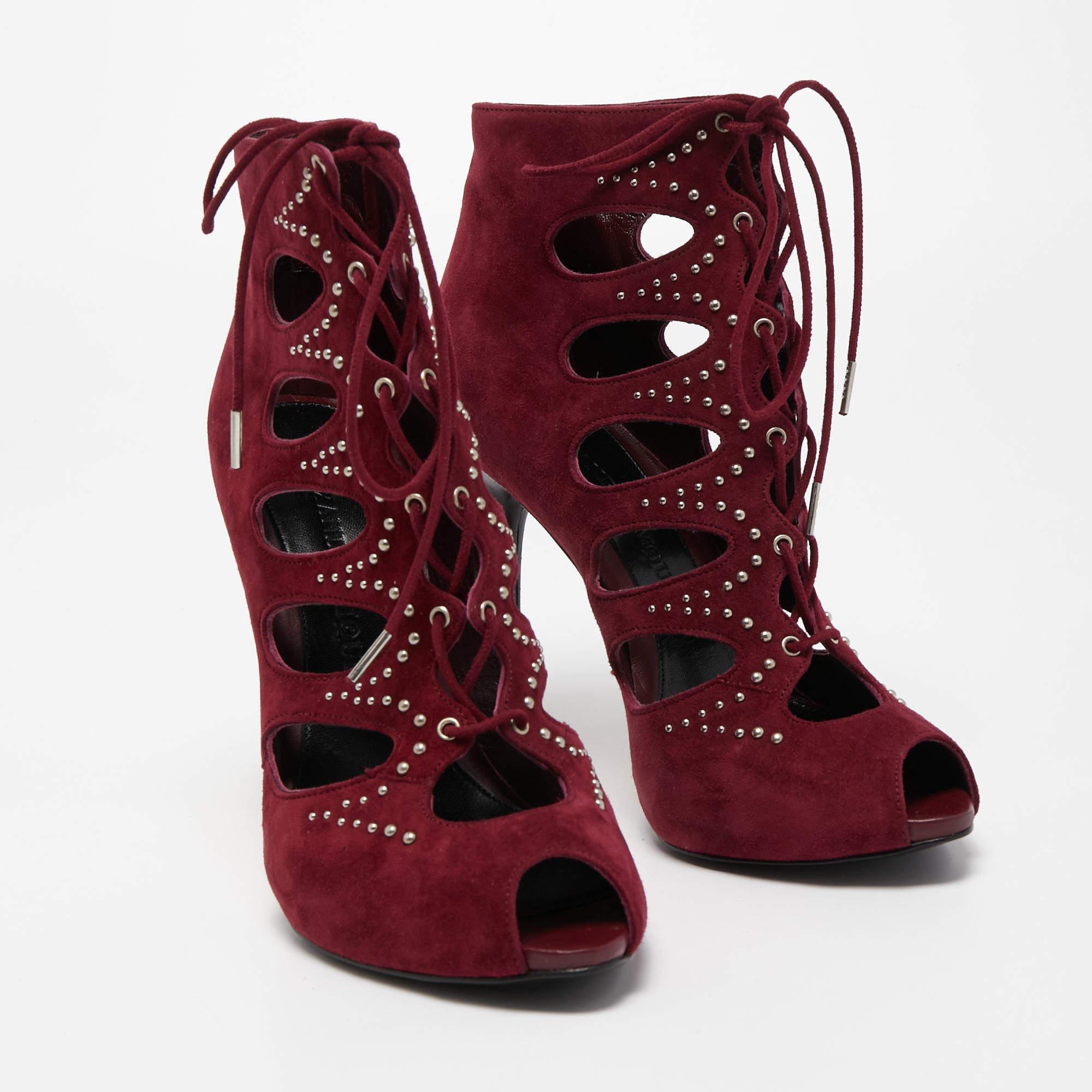 Alexander McQueen Burgundy Suede Cut Out Lace Up Ankle Booties Size 37.5 In New Condition In Dubai, Al Qouz 2