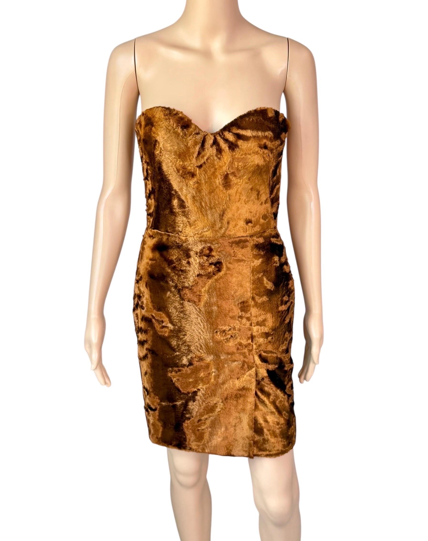 Alexander McQueen Bustier Chenille Velvet Strapless Mini Dress

Size: IT 38

Condition: Excellent